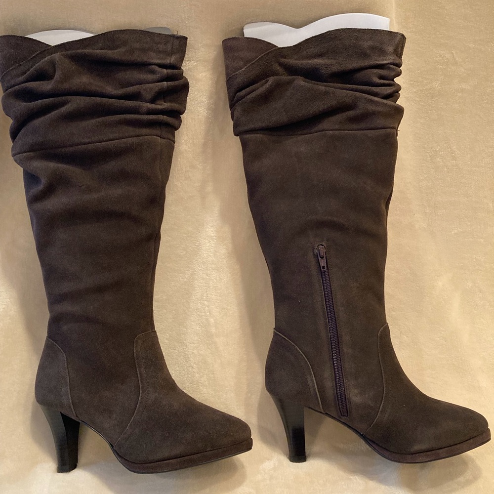 Hot in Hollywood Chocolate brown suede tall slouchy boots, 6.5W